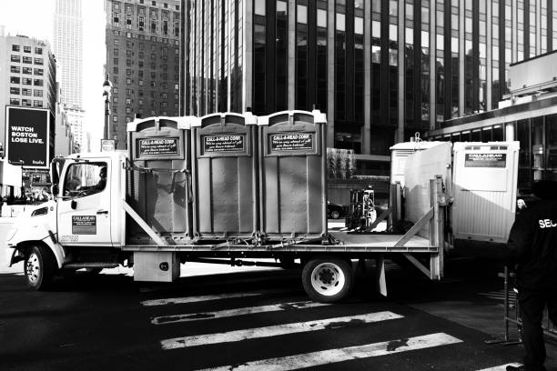 Best Porta potty delivery and setup  in Fulton, IL
